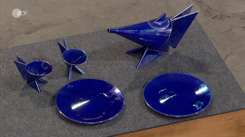 Für das limitierte, futuristische Teeservice aus Porzellan wünschte sich die Verkäuferin 150 Euro. Für das limitierte, futuristische Teeservice aus Porzellan wünschte sich die Verkäuferin 150 Euro.