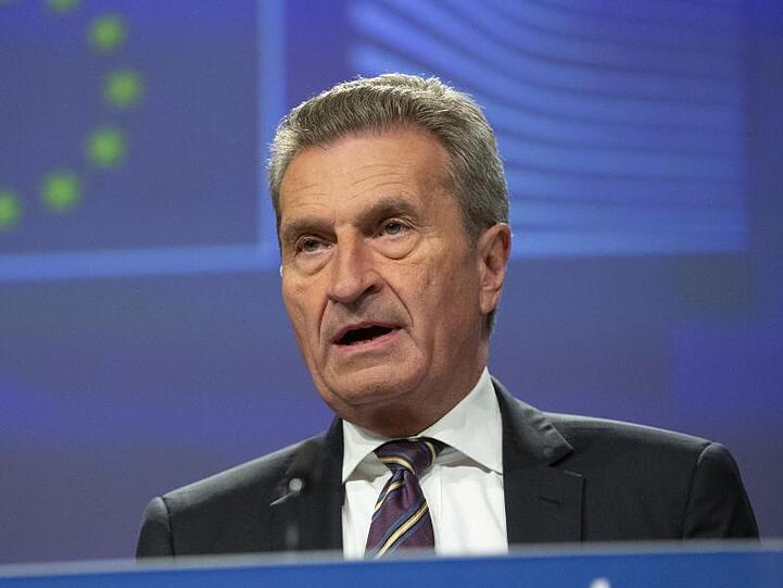 Günther Oettinger (CDU), der scheidende deutsche EU-Kommissar, spricht während einer Pressekonferenz über die Haushaltsplanungen für die Zeit 2021 bis 2027.