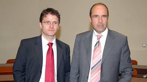 Die Verteidiger von Benedikt T.: Stefan Mittelbach (l.) und Peter Witting setzten eine Vertagung des Prozesses durch.