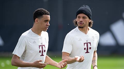 Jamal Musiala (l) und Leroy Sané sind kurz vor der EM beide körperlich angeschlagen.