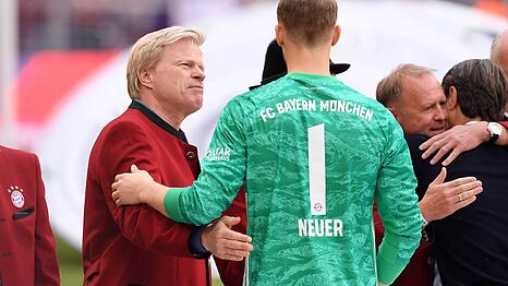 Weltklasse-Torhüter unter sich: Oliver Kahn und Manuel Neuer.