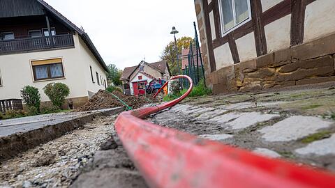 Beim Glasfaserausbau liegt Bayern nach einer Studie der bayerischen Wirtschaft hinter dem restlichen Deutschland zur&uuml;ck. (Archivbild)