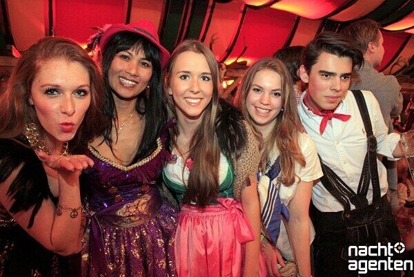 Dirndl, Lederhosen und viel Spaß: Die Party "Tracht und Pracht" am Samstag im Hippodrom auf der Theresienwiese. Mehr Bilder unter: www.nachtagenten.de.