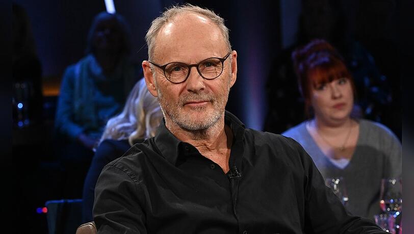 Reinhold Beckmann muss seine Wohnung verlassen, bis sie wieder renoviert ist.