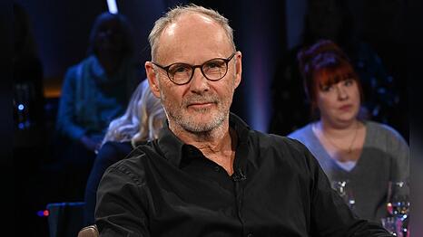 Reinhold Beckmann muss seine Wohnung verlassen, bis sie wieder renoviert ist.