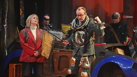 Friedrich Merz (David Zimmerschied), B&auml;rbel Bas (Nikola Norgauer).