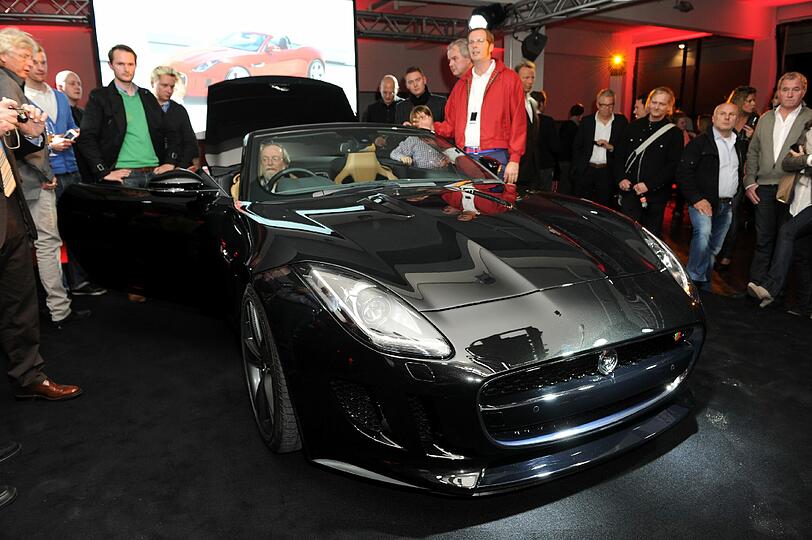 Beim exklusiven Jaguar F-TYPE PRIVATE VIEWING war am Dienstag einiges los.