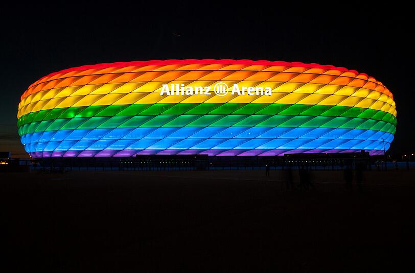 München leuchtet: Anlässlich des St. Patrick's Days erstrahlen die Allianz Arena und der Olympiaturm in grün. Sehen Sie hier die schönsten Beleuchtungen der Arena.