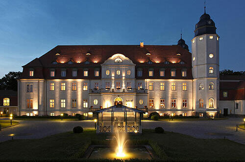 Noble Herbergen warten am Abend. Foto: H.W. Rodrian