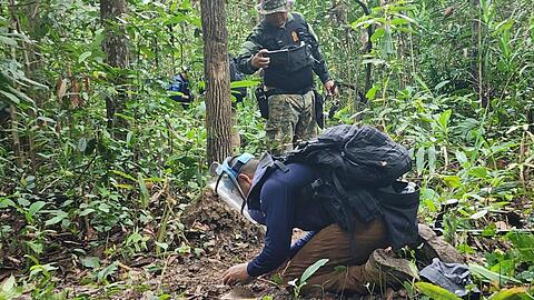 Der Grenzkonflikt zwischen den beiden Ländern schwelt schon lange. Hier inspizieren thailändische Soldaten ein Grenzgebiet. (Archivbild)