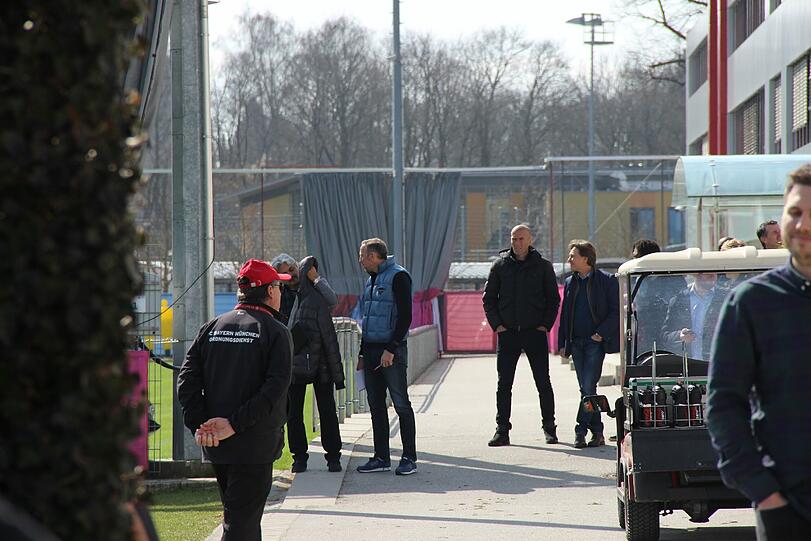 Zinedine Zidane, Willy Sagnol und Co. am Trainingsgelände des FC Bayern an der Säbener Straße.