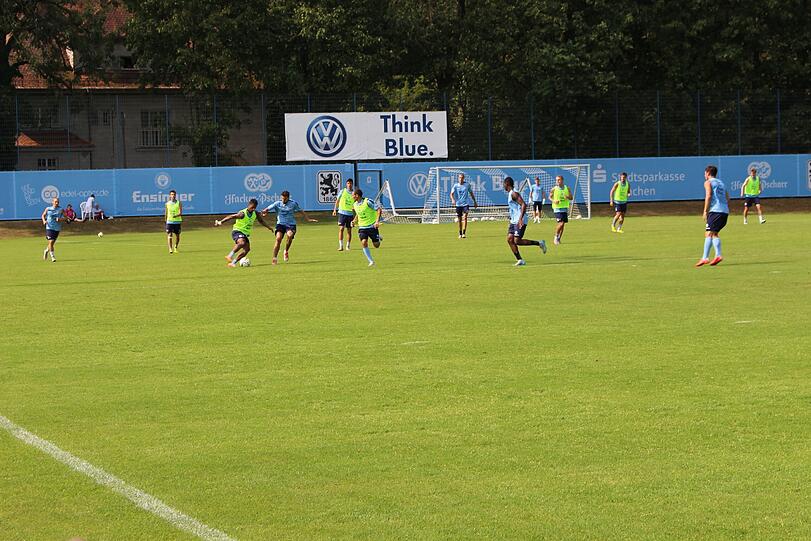 Schrecksekunde für Degenek beim Training am Freitag. Hier die Bilder vom Vormittagstraining.