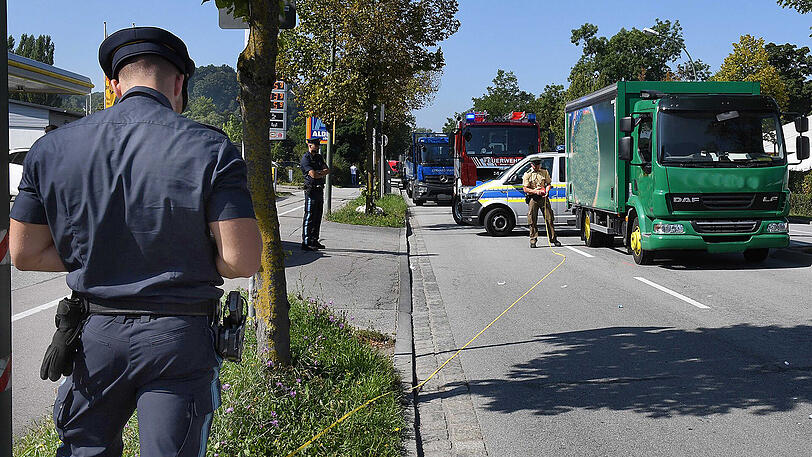 Der Transporter-Fahrer sah das Mädchen zu spät und erfasste es. Das Kind erlitt schwere Verletzungen.