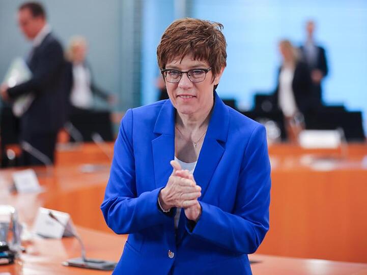Verteidigungsministerin Annegret Kramp-Karrenbauer zu Beginn der wöchentlichen Kabinettssitzung.
