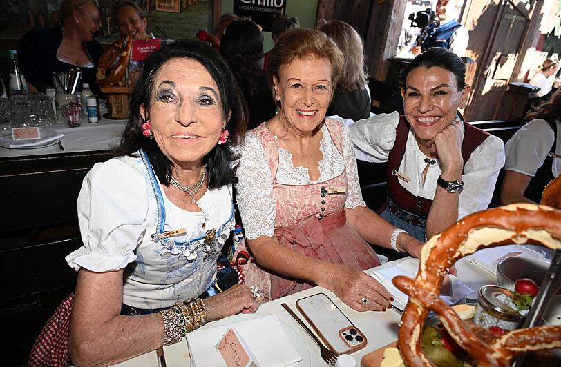 Strahlten auf der Damen-Wiesn um die Wette: Regine Sixt, Evi Brandl und Marion Kiechle.