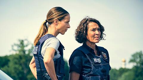 "Tatort: Dein gutes Recht": Lena Odenthal (Ulrike Folkerts, r.) und Johanna Stern (Lisa Bitter) fürchten eine gefährliche Eskalation ihrer Ermittlung.