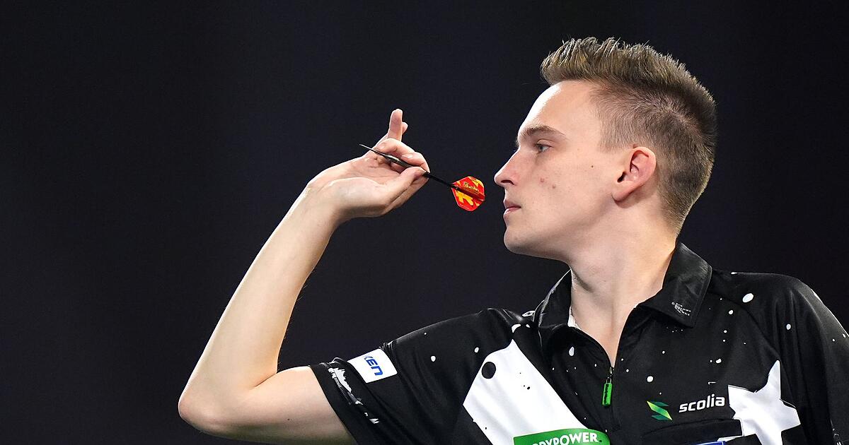 -schwarz-vor-augen-deutscher-darts-profi-leidet-in-london
