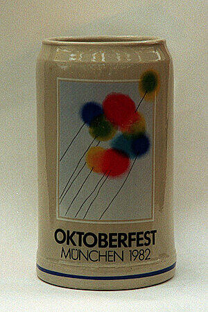 Der offizielle Wiesn-Krug von 1982.