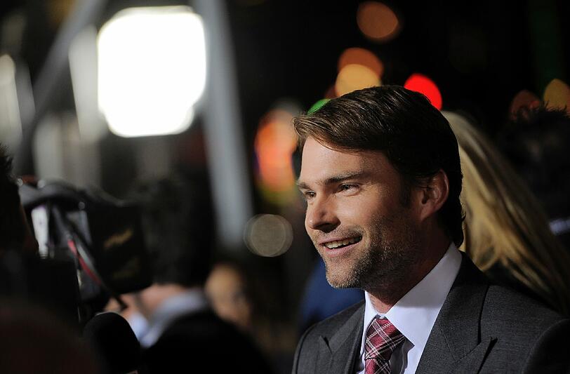 Der vierte Teil des us-amerikanischen Teenie-Klassikers "American Pie" hat in Los Angeles Premiere gefeiert - und Jason Biggs, Tara Reid, Chris Klein, Mena Suvari und Sean William Scott sind alle wieder mit dabei. Der vierte Teil in Original-Besetzung wird im April 2012 auch in Deutschland unter dem Titel "American Reunion - Das Klassentreffen" auf der Leinwand erscheinen. Sehen Sie hier die besten Bilder vom roten Teppich des legendären Chinese Theatres in Hollywood.