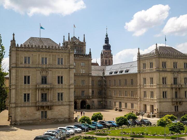 Blick auf Schloss Ehrenburg. Die Landesstiftung Coburg hat ihren Sitz im Schloss Ehrenburg. Foto: Daniel Karmann/dpa