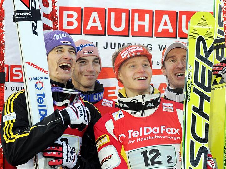 Martin Schmitt & Co. feiern in Willingen den Sieg im Team-Wettbewerb.