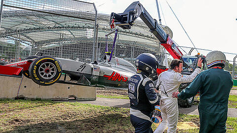 "Natürlich bist du dankbar, dass du am Leben bist, dass nichts passiert ist, dass man keine Verletzungen hat, dass man nichts Ernstes hat", hatte Ferando Alonso nach seinem schweren Unfall im Australien-Rennen erklärt.