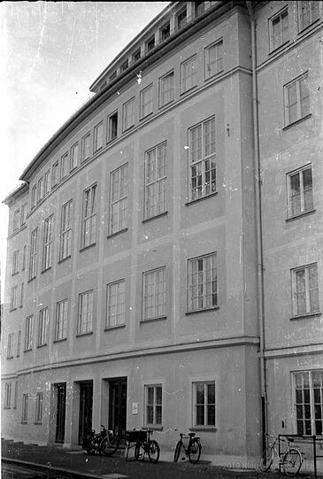 1951 nagelneu: das "Altmünchner Gesellenhaus" des Kolpingwerks gleich hinter der Sonnenstraße.