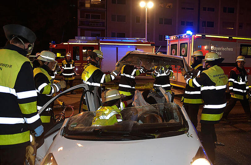 Schwerer Verkehrsunfall am Freitagabend in Laim - die Bilder.