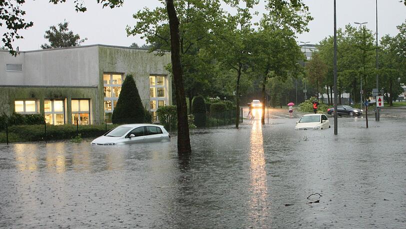 Überflutete Straßen, umgestürzte Bäume: In Münster war's besonders schlimm.