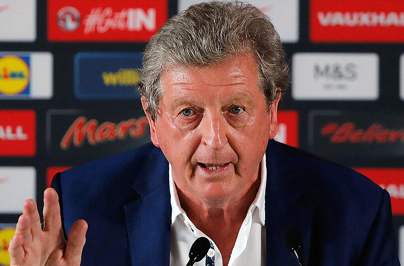 FLOPS - England: Schon im Achtelfinale war für die Mannschaft gegen Island Schluss, wofür es nicht nur von der heimischen Presse Häme gab. Trainer Roy Hodgson verkündete kurz nach der Pleite noch im Stadion seinen Abschied. Von einem kleinen Zettel las er seine Rücktrittserklärung ab.