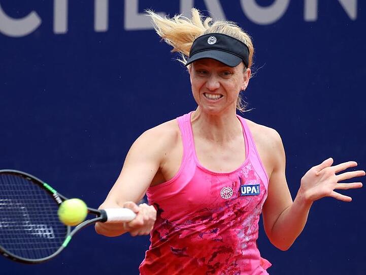 Mona Barthel, Tennisspielerin aus Deutschland, spielt den Ball. Foto: Daniel Karmann