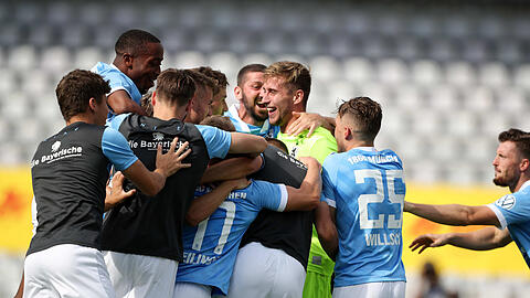 Toto-Träume: Torwart Marco Hiller (neongelbes Trikot) war der Held 2020.