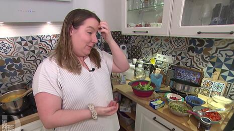 "Ich bin etwas tollpatschig", sagt Kandidatin Michelle (29) &uuml;ber sich selbst.