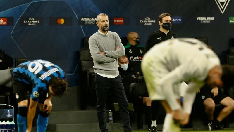 Ein Punkt im Stadion Giuseppe Meazza: Mönchengladbachs Trainer Marco Rose (2.v.r) ist zufrieden.