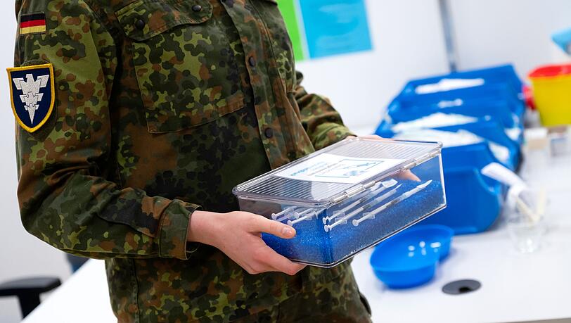 Soldaten und Soldatinnen m&uuml;ssen sich gegen eine ganze Reihe von Krankheiten impfen lassen, wenn keine besonderen gesundheitlichen Gr&uuml;nde dagegensprechen. (Symbolbild)