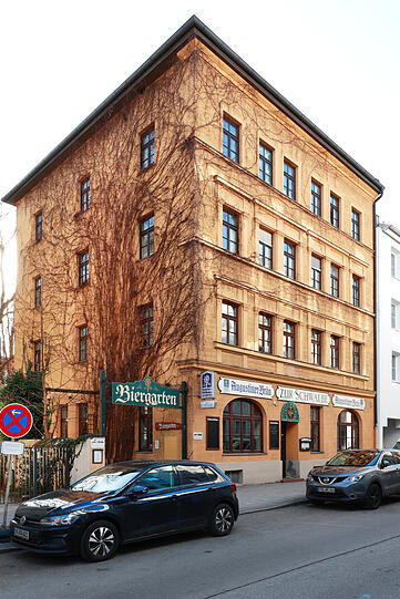 Das Gasthaus zur Schwalbe: Mit Biergarten – und Kegelbahn seit 1939. Das Gasthaus zur Schwalbe: Mit Biergarten – und Kegelbahn seit 1939.