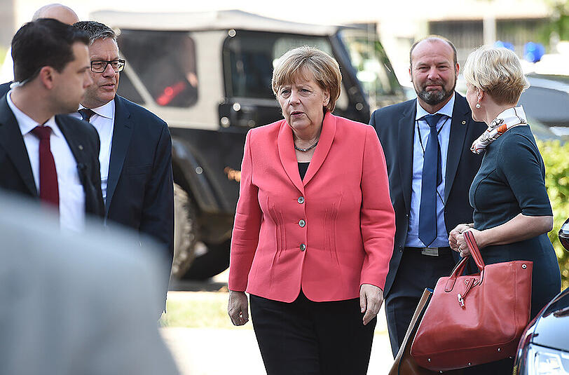 Bundeskanzlerin Angela Merkel kommt in Berlin zum Festakt zum 70-jährigen Bestehen der CDU.