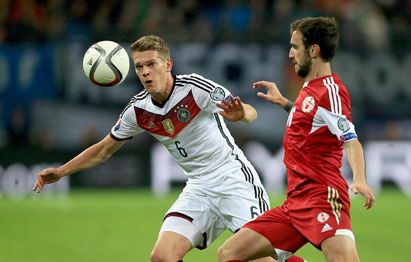 MATTHIAS GINTER:  NOTE 5.
Erhielt erneut den Vorzug vor Can, machte aus seiner Position auf der  
rechten Abwehrseite viel zu wenig. Wenig Antrieb, wenig Flanken. Die  
Außenverteidigerpositionen sind die Schwachstellen im Team. Philipp  
Lahm, wie wär's? Vielleicht doch noch mal?