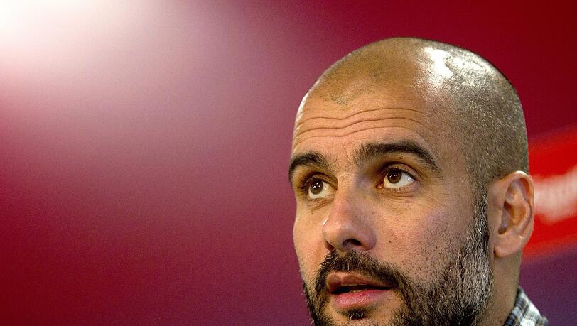 Die AUGEN: Guardiola gilt als perfekter Analytiker, kaum einer kann das Spiel des Gegners in der Hitze der Schlacht so gut lesen und darauf reagieren. Auch in seiner täglichen Arbeit ist er ein Perfektionist. Zwar vertraut er seinem Trainerteam, doch am liebsten sieht er alles „mit eigenen Augen“, ist omnipräsent, aber nicht auf unangenehme Art und Weise, wie es in Barcelona heißt. Wichtig auch: Er erkennt Unterschiede. Es sei „eine Lüge“, sagte er einmal, „dass alle Spieler einer Mannschaft gleich seien. Bei Barca bemühte er sich, auf jeden Spieler ganz speziell einzugehen. Franck Ribéry und Arjen Robben werden gespannt sein. Die AUGEN: Guardiola gilt als perfekter Analytiker, kaum einer kann das Spiel des Gegners in der Hitze der Schlacht so gut lesen und darauf reagieren. Auch in seiner täglichen Arbeit ist er ein Perfektionist. Zwar vertraut er seinem Trainerteam, doch am liebsten sieht er alles „mit eigenen Augen“, ist omnipräsent, aber nicht auf unangenehme Art und Weise, wie es in Barcelona heißt. Wichtig auch: Er erkennt Unterschiede. Es sei „eine Lüge“, sagte er einmal, „dass alle Spieler einer Mannschaft gleich seien. Bei Barca bemühte er sich, auf jeden Spieler ganz speziell einzugehen. Franck Ribéry und Arjen Robben werden gespannt sein.