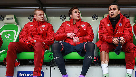 Prominente Bankdrücker: Sebastian Rode, Mario Götze und Thiago.