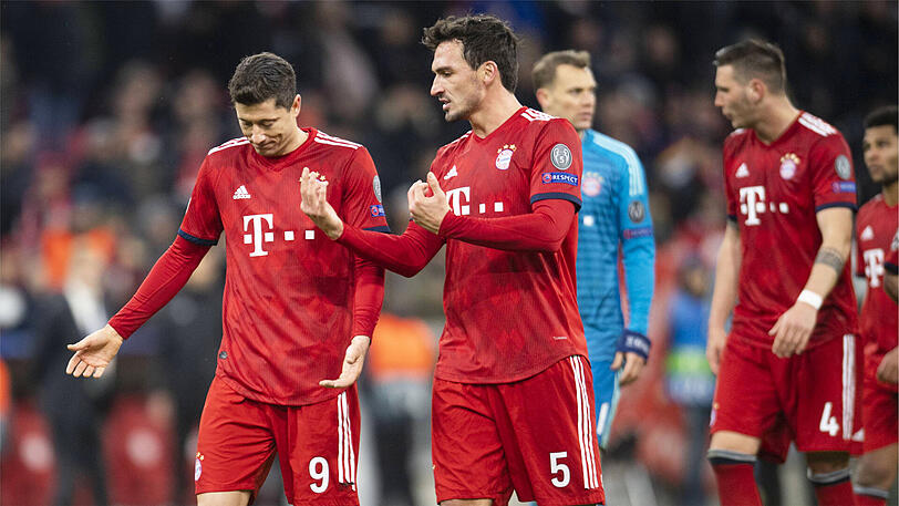 Gehen in die Analyse: Robert Lewandowski (li.) und Mats Hummels.