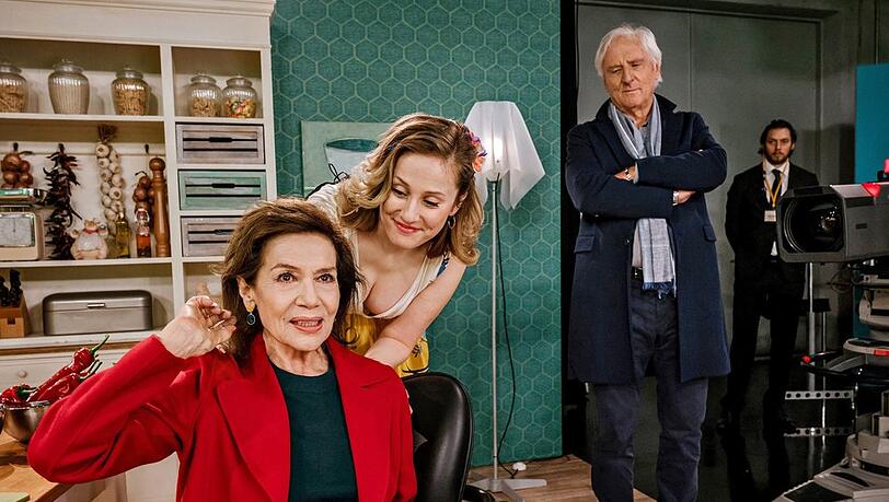 "Lang lebe die Königin": Rose (Hannelore Elsner, l.), ihr Lebensgefährte Werner Wittich (Günther Maria Halmer) und Tochter Nina (Marlene Morreis).