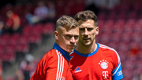 Blick in den Rückspiegel: Der nächste Jahrgang übt bereits Druck auf die Stammspieler um Joshua Kimmich (vorne) des FC Bayern aus