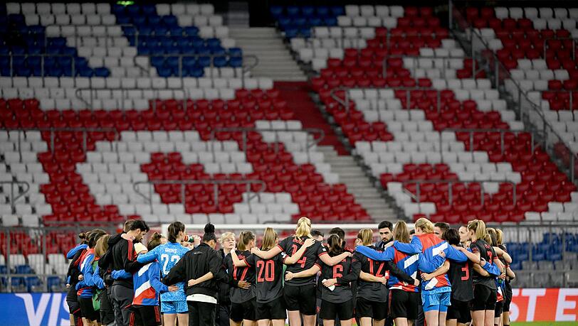 Wie schon im März 2023 wollen die Bayern-Fußballerinnen wieder in der Allianz Arena gegen Arsenal jubeln. (Archivfoto) Wie schon im März 2023 wollen die Bayern-Fußballerinnen wieder in der Allianz Arena gegen Arsenal jubeln. (Archivfoto)