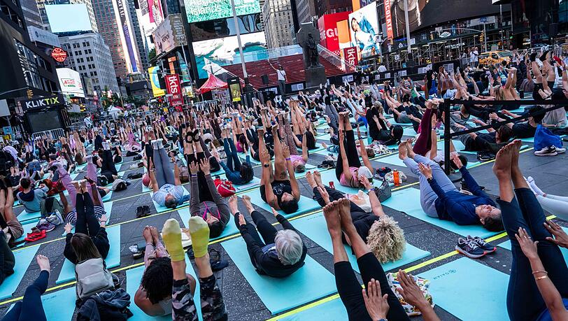Das Event fiel in diesem Jahr mit dem Internationalen Tag des Yogas zusammen. Das Event fiel in diesem Jahr mit dem Internationalen Tag des Yogas zusammen.