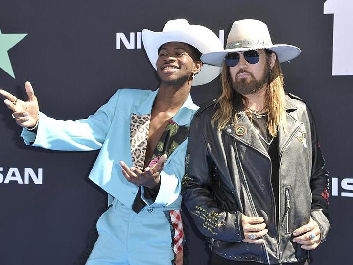 Lil Nas X (l) und Billy Ray Cyrus bei den BET Awards.