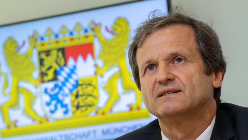 Ken Heidenreich, Staatsanwaltschaft München 1 nimmt an einer Pressekonferenz im Fall von zwei vermissten Frauen teil. Foto: Peter Kneffel Ken Heidenreich, Staatsanwaltschaft München 1 nimmt an einer Pressekonferenz im Fall von zwei vermissten Frauen teil. Foto: Peter Kneffel