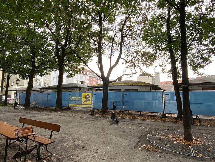Könnte schöner sein: der Bauzaun am Elisabethmarkt.