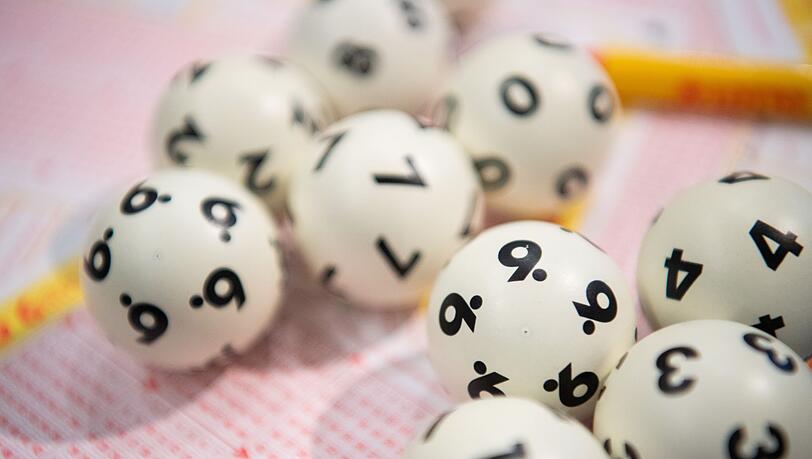 Nach einem Lotto-Spiel gewann eine Person aus Bayern mehrere Millionen Euro. (Symbolbild)