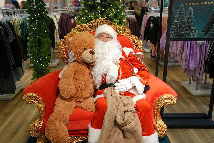 Natürlich war auch der Nikolaus am Start am Samstag. Natürlich war auch der Nikolaus am Start am Samstag.